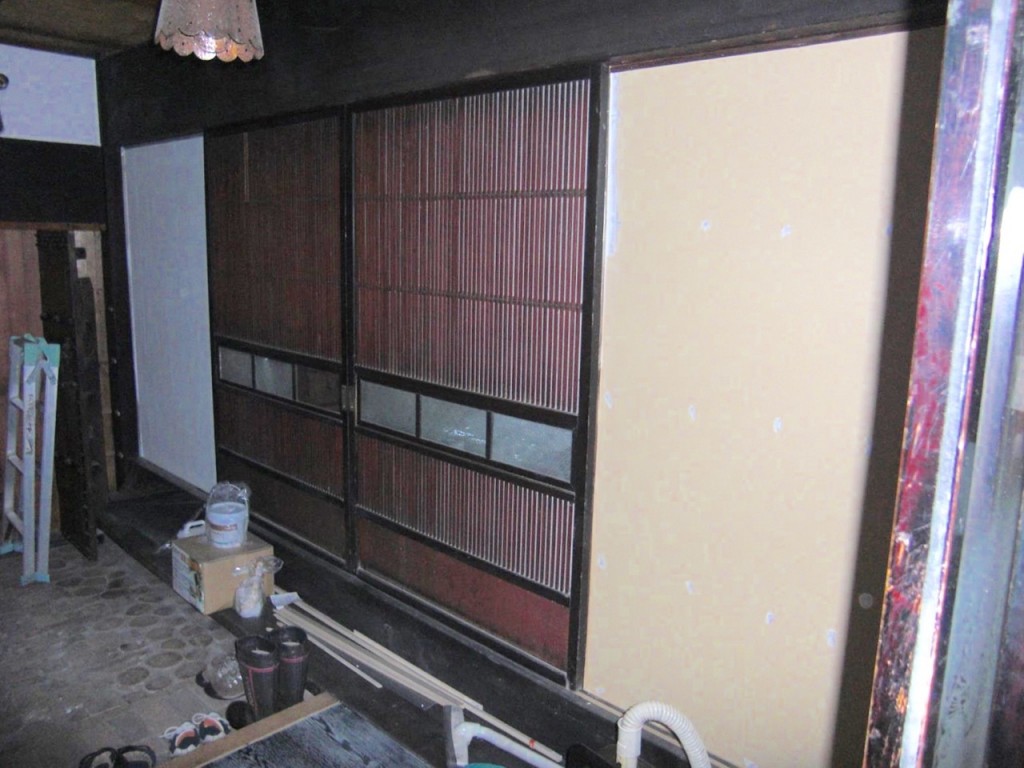 ⑤玄関右側壁　施行前